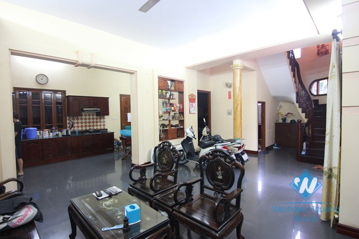Garden house with 4 bedrooms for rent in Tay Ho area 
